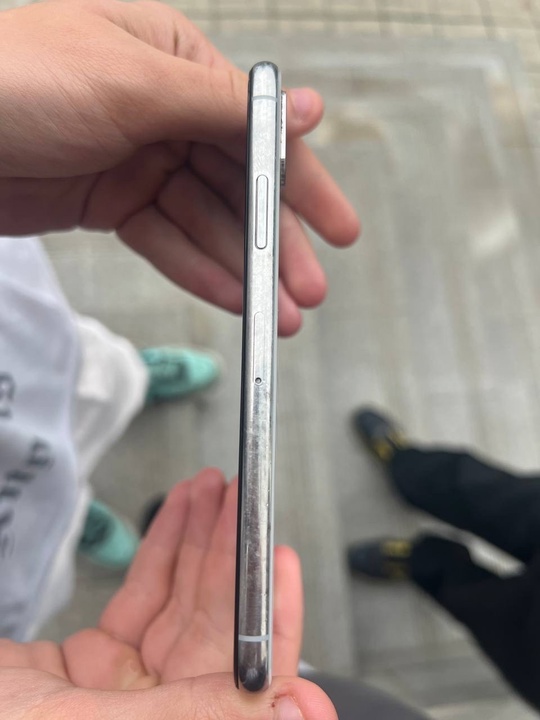 ПРОДАМ iPhone X,256гб
Есть трещины и (1)