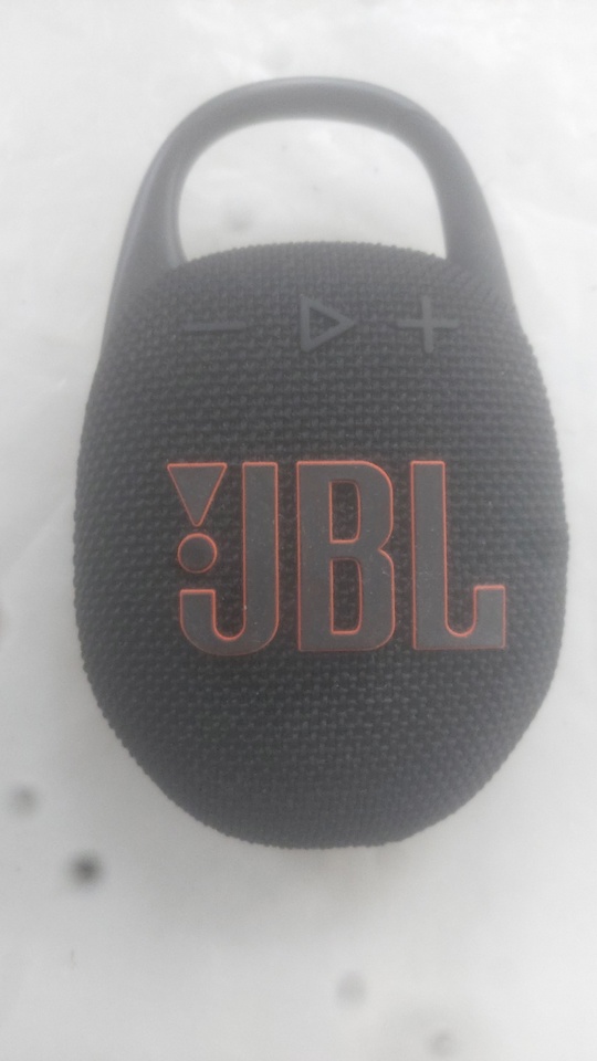 Портативная колонка JBL,состояние новой,куплена в