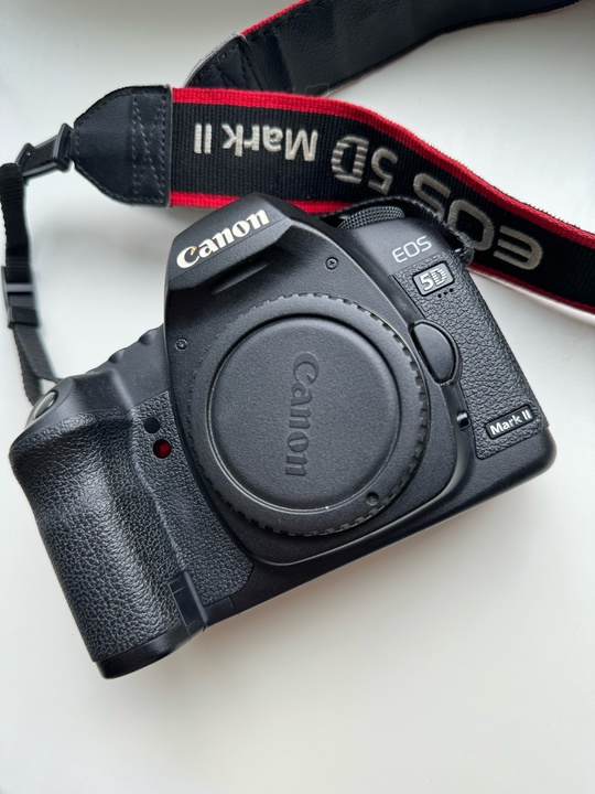 Продам фотоаппарат Canon 5D Mark