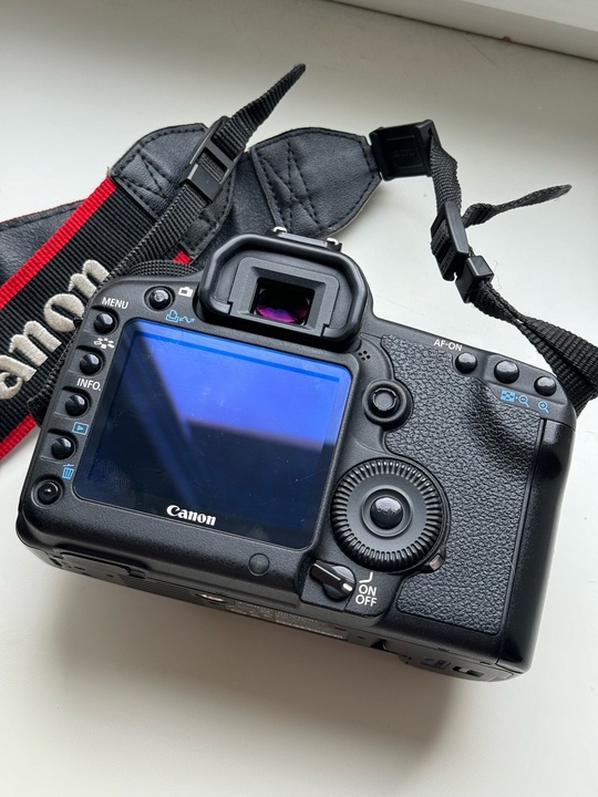 Продам фотоаппарат Canon 5D Mark (3)