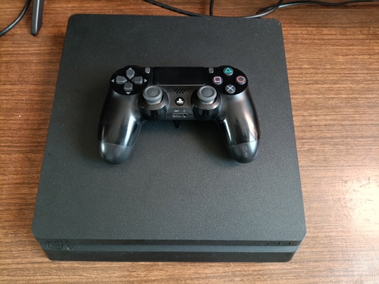 Продам ps4 slim 500gb

Комплектация: коробка (1)