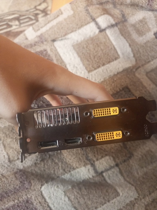 Продам видеокарту GTX 550 ti (1)