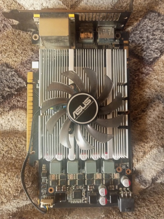 Продам видеокарту GTX 550 ti (3)