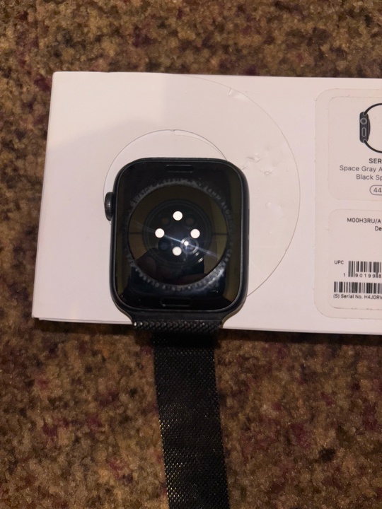 Продаю оригинальные Apple Watch 6 (1)