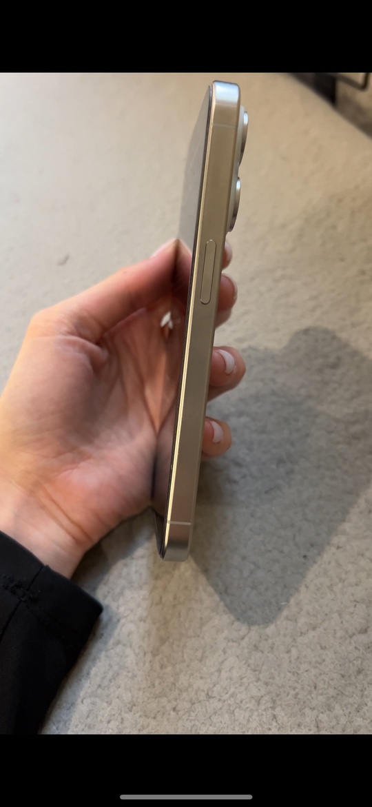 Продам свой iPhone 15 pro (4)