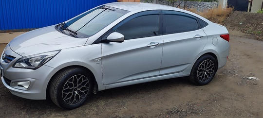 Продам Hyundai Solaris. Год  (3)