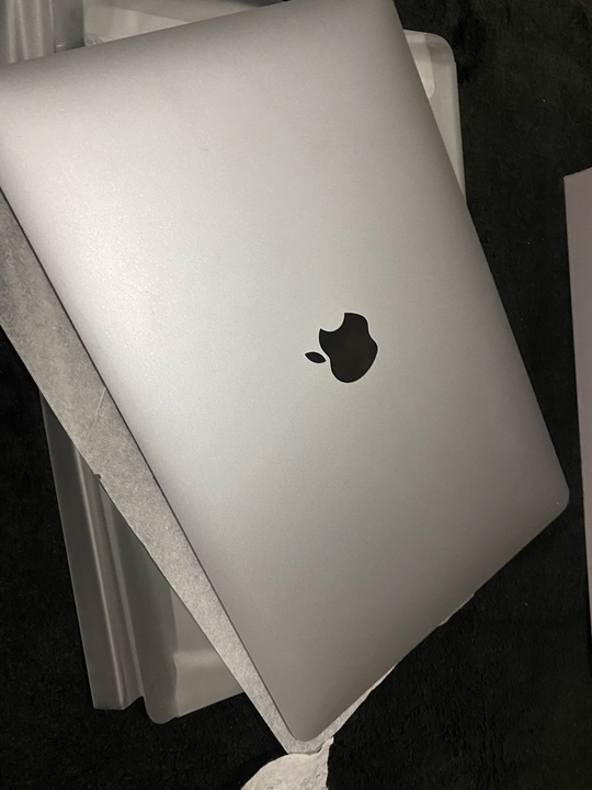 Продаю MacBook Air 13 2020 (2)