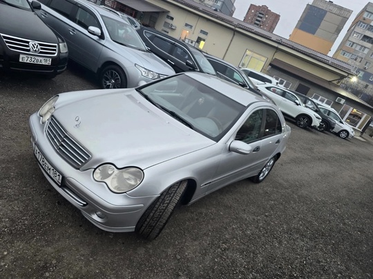 Mercedes-Benz c200 Compressor
2004
2.0 бензин, АКПП,