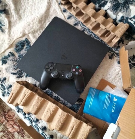 Sony PlayStation 4 Slim 1 (1)