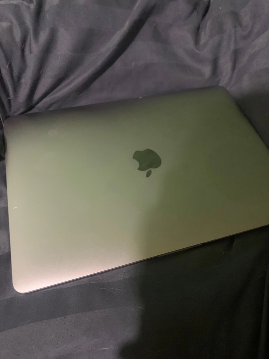 Продаю MacBook Pro на чипе (1)