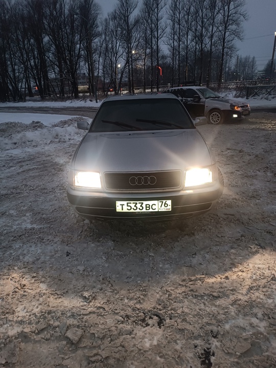 Продаётся ауди 100с4 
1991год выпуска (4)