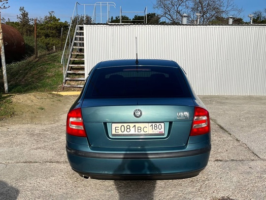 Skoda Octavia 1.6 MT, 2005,
215 (4)