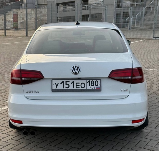 Фольцваген Jetta Sport 1.8 турбо.год (2)