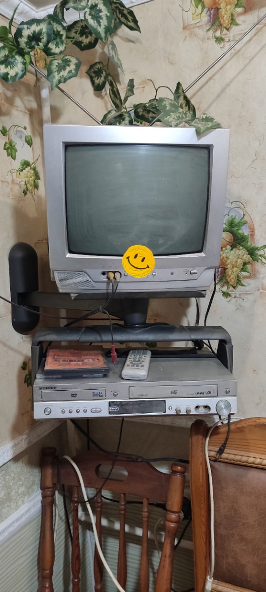 Продам всё,что на фото(телевизор, видео