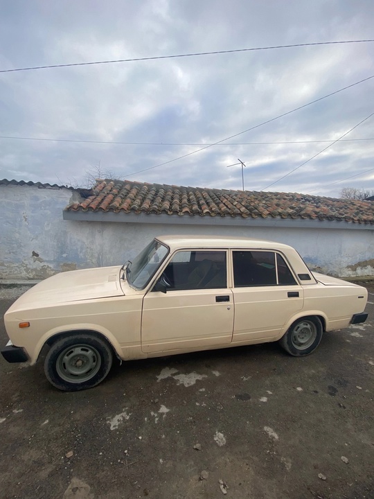 Продам ваз 2105 
Сел поехал (2)