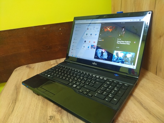 Fujitsu АH532/G52 – мoщный нoутбук (1)