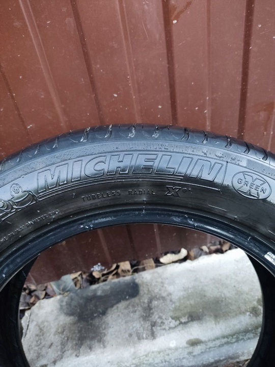 Продам комплект летней резины MICHELIN (1)