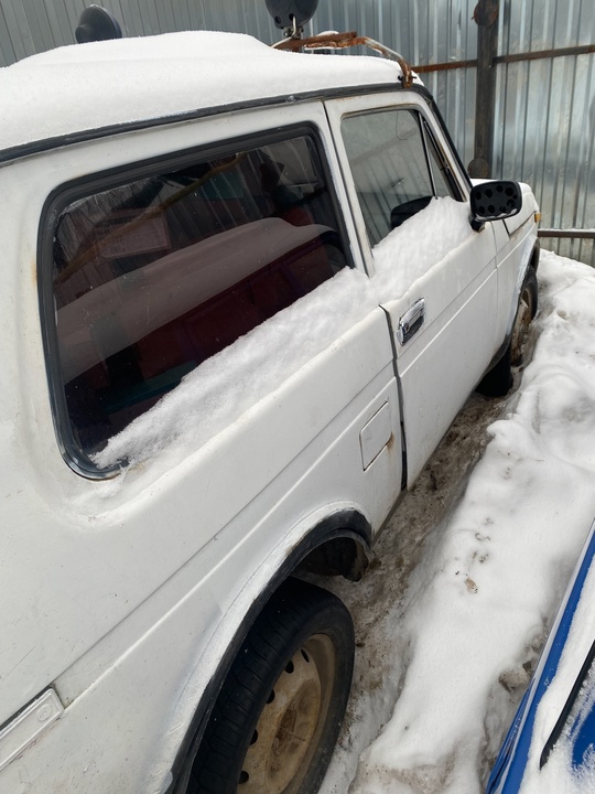Продам ниву на ходу ,