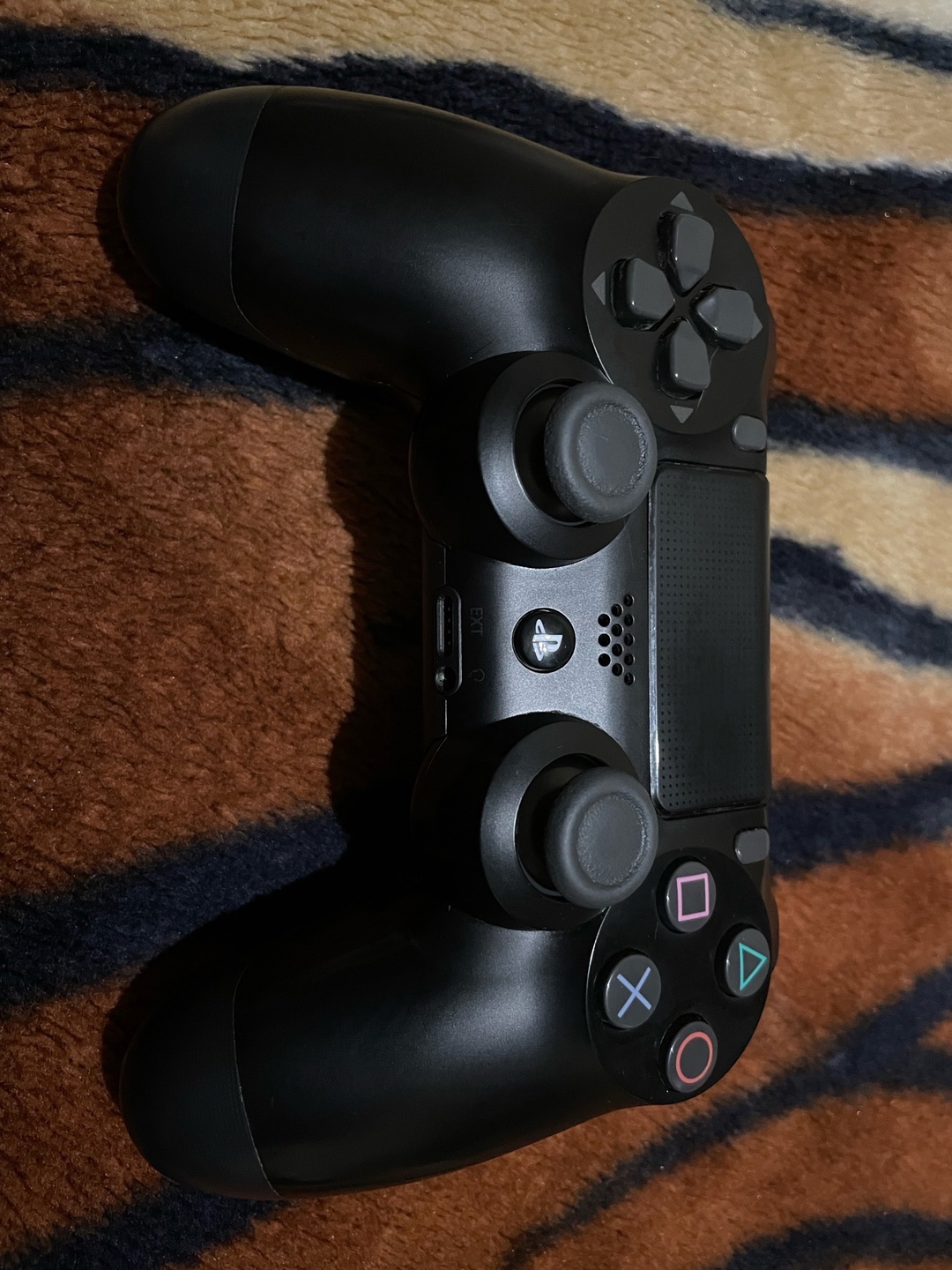 Продам оригинал геймпад.

PlayStation DualShock 4 (1)