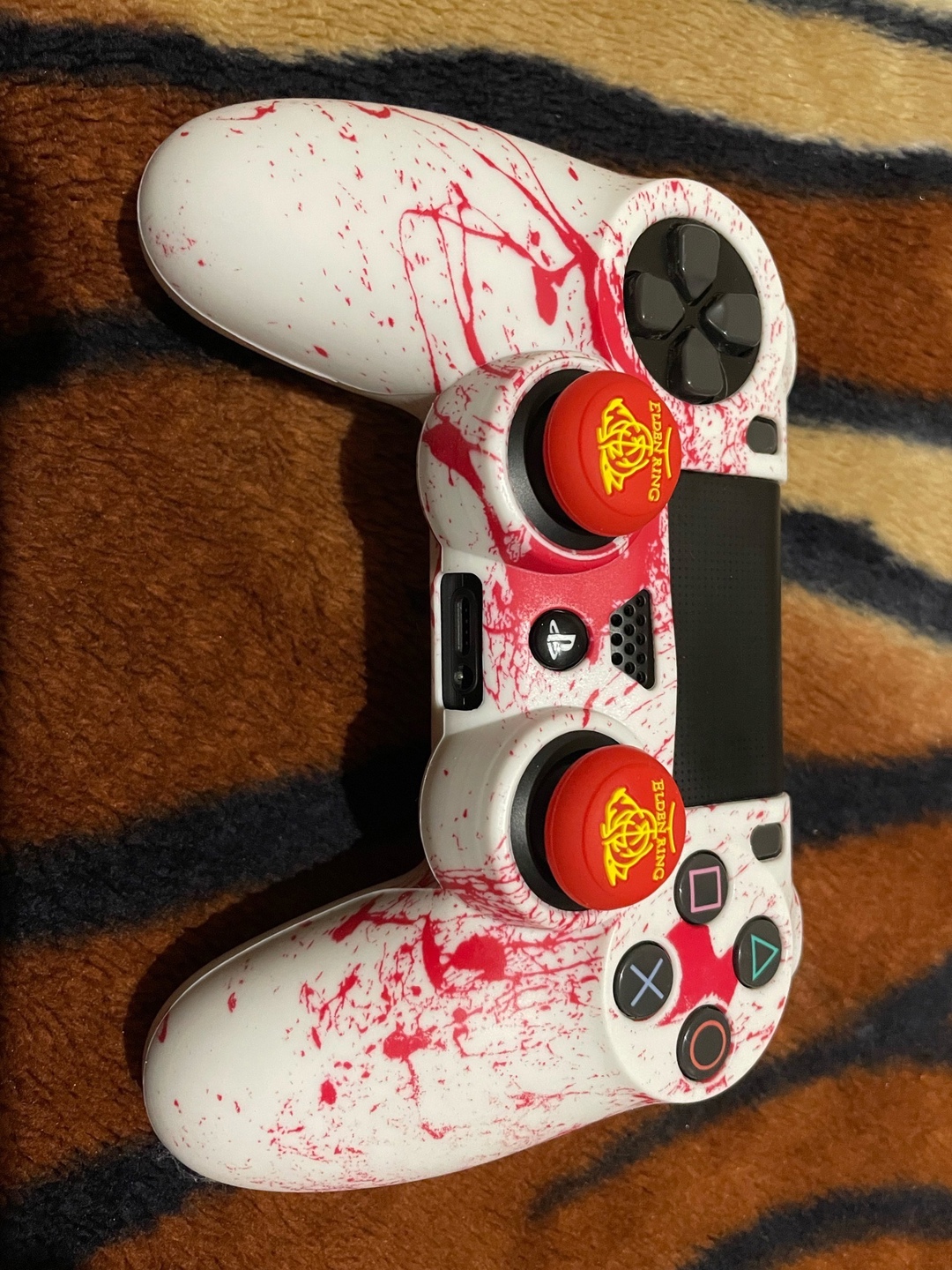 Продам оригинал геймпад.

PlayStation DualShock 4 (2)