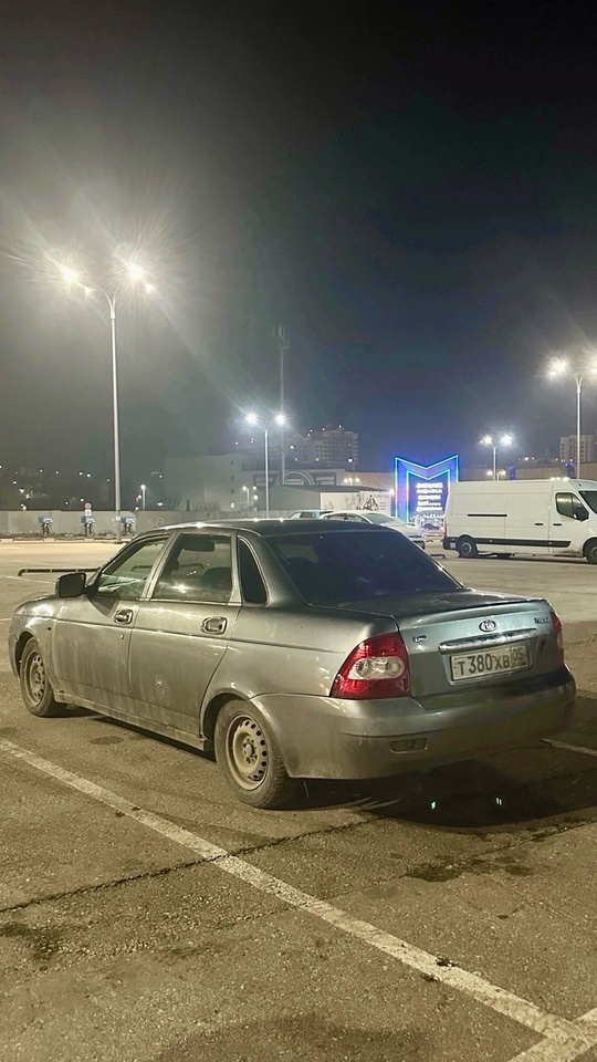 Продам 
Ладу приору
1.6( 98лс.)
Цена -