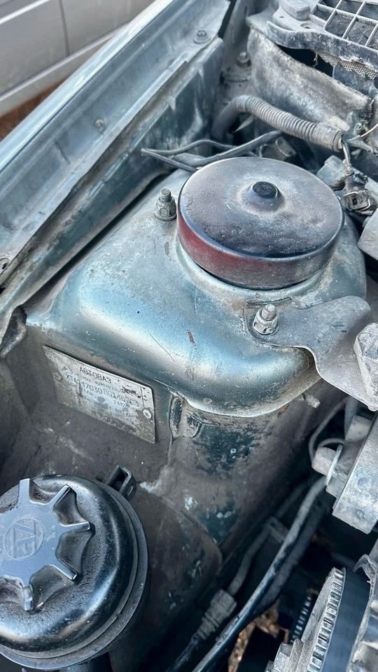 Продам 
Ладу приору
1.6( 98лс.)
Цена - (8)