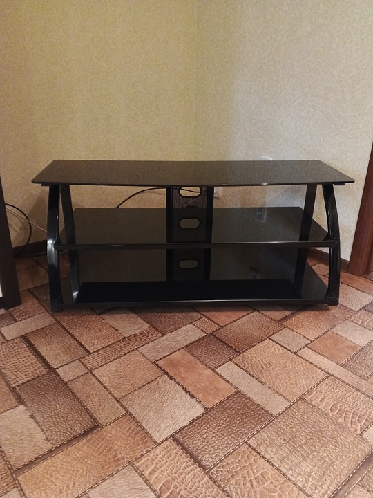 Продам стеклянную тумбу-тв +79591842829 https://vk.com/id79361192 (2)