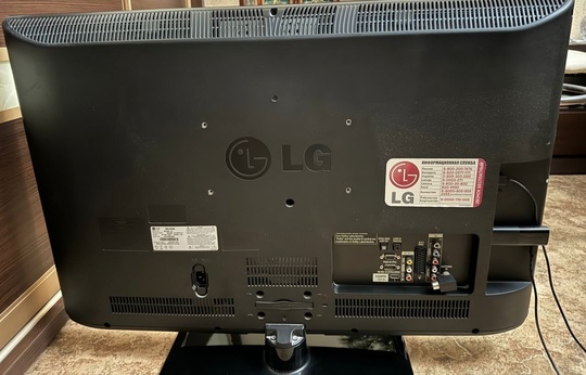 Телевизор LG 32 в отличном (1)