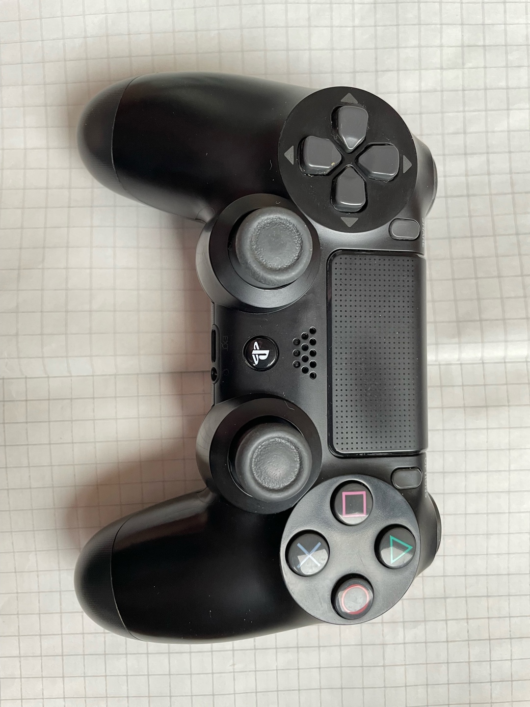 Продам геймпад.
Оригинал.
PlayStation 4.

DualShock 4. (Ver.2)
С (1)
