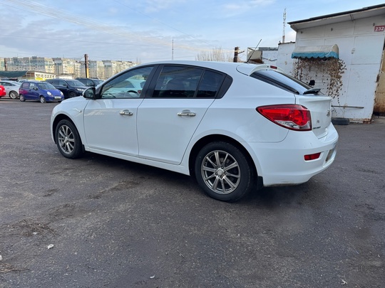 Chevrolet Cruze ( автомат )
Год (1)