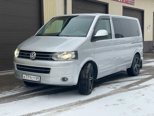 Volkswagen MULTIVAN (заводской)
2010 год 
2.0
