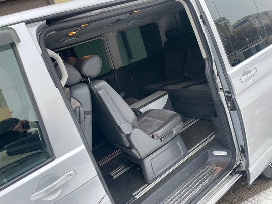 Volkswagen MULTIVAN (заводской)
2010 год 
2.0 (2)