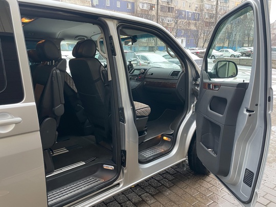 Volkswagen MULTIVAN (заводской)
2010 год 
2.0 (7)