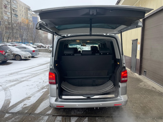 Volkswagen MULTIVAN (заводской)
2010 год 
2.0 (8)