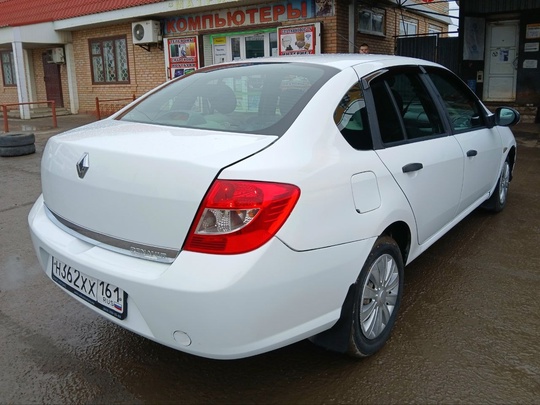Продаю Рено 2009 год пробег.