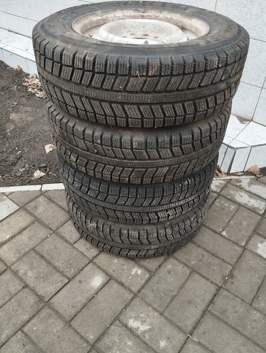 Продам комплект зимних колёс на