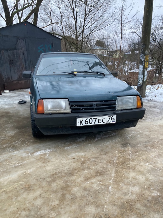 Продам хорошую машинку
Владею ей год,