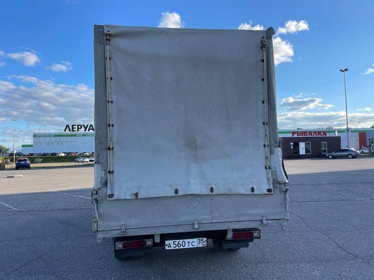 Газель 3302
Объем: 2,4 бензин 
Двигатель: (2)