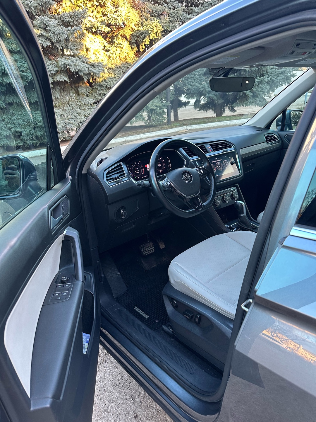Volkswagen Tiguan
Год выпуска-2019, 2.0 турбо (6)