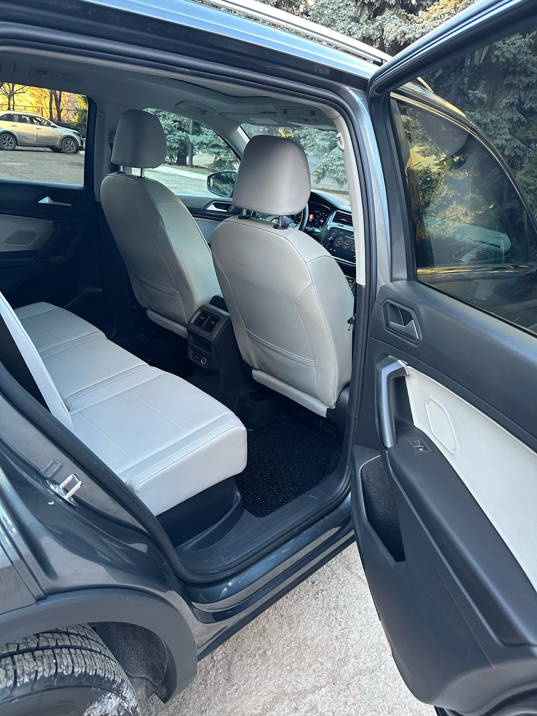 Volkswagen Tiguan
Год выпуска-2019, 2.0 турбо (8)