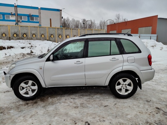 Toyota RAV4 (2 поколение рест.)
2004 (2)