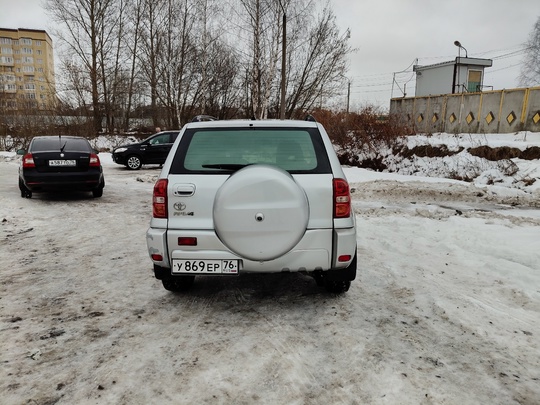 Toyota RAV4 (2 поколение рест.)
2004 (3)