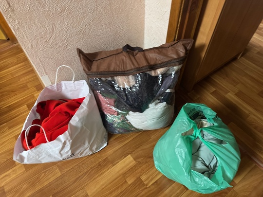 Отдам бесплатно 4 пакета вещей, (4)
