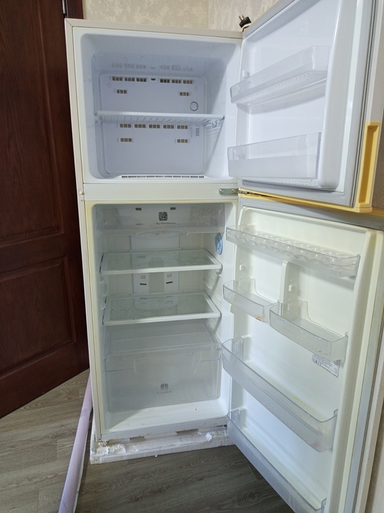 Продам холодильник Samsung полностью исправен.
Холодильник (1)