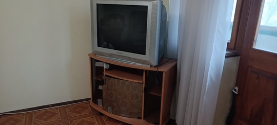 Продам телевизор(1500р) и тумбочку(1000р), можно
