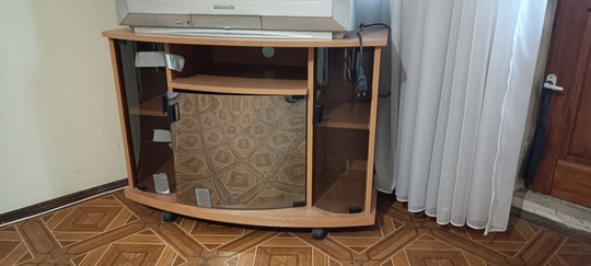 Продам телевизор(1500р) и тумбочку(1000р), можно (1)