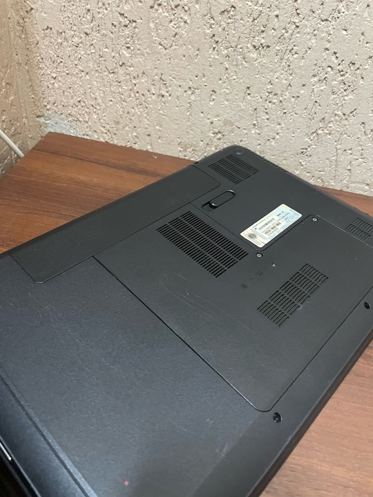 Продам ноутбук hp 
Состояние нормальное (3)