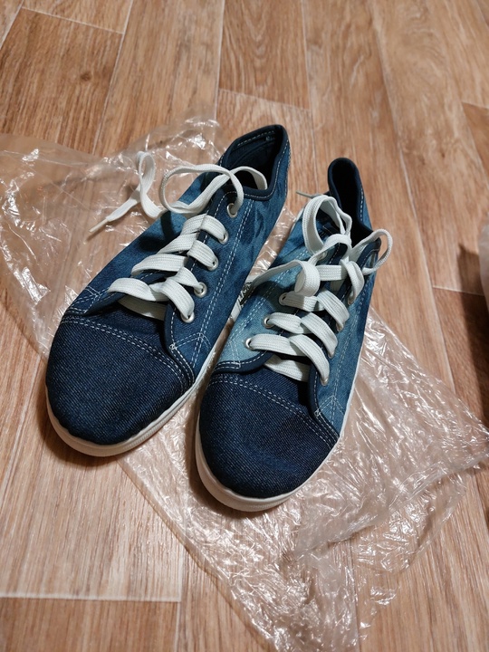 Продам новую обувь: 
✨Кеды 40 (9)