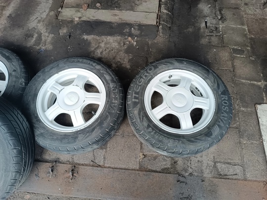 Продам на ВАЗ комплект колес (2)