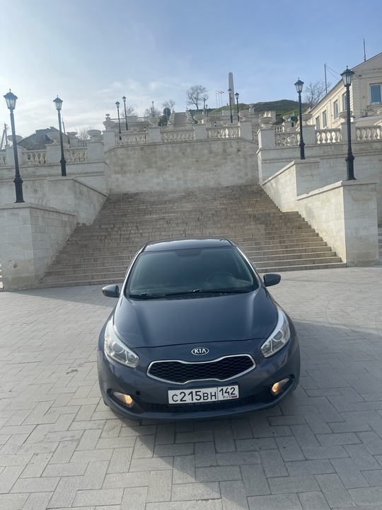 Продам киа сид 2013 год
208000 (9)
